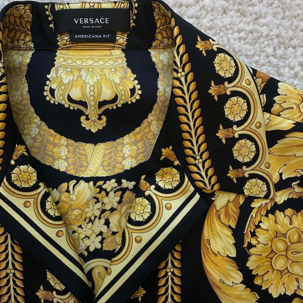 Versace Men's Black and Gold Shirt BAROCCO SILK SHIRT
$1,675